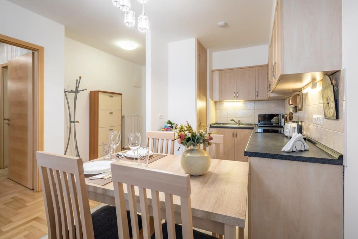 Homey Apartment With Ac And Balcony Budapeste Exterior foto